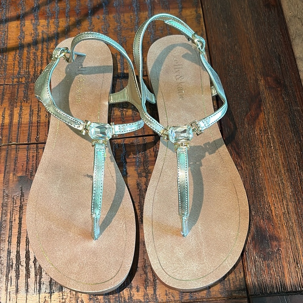 Kelly & Katie ~ Gold metallic t strap Sandals large Rhinestone Women’s Size 7